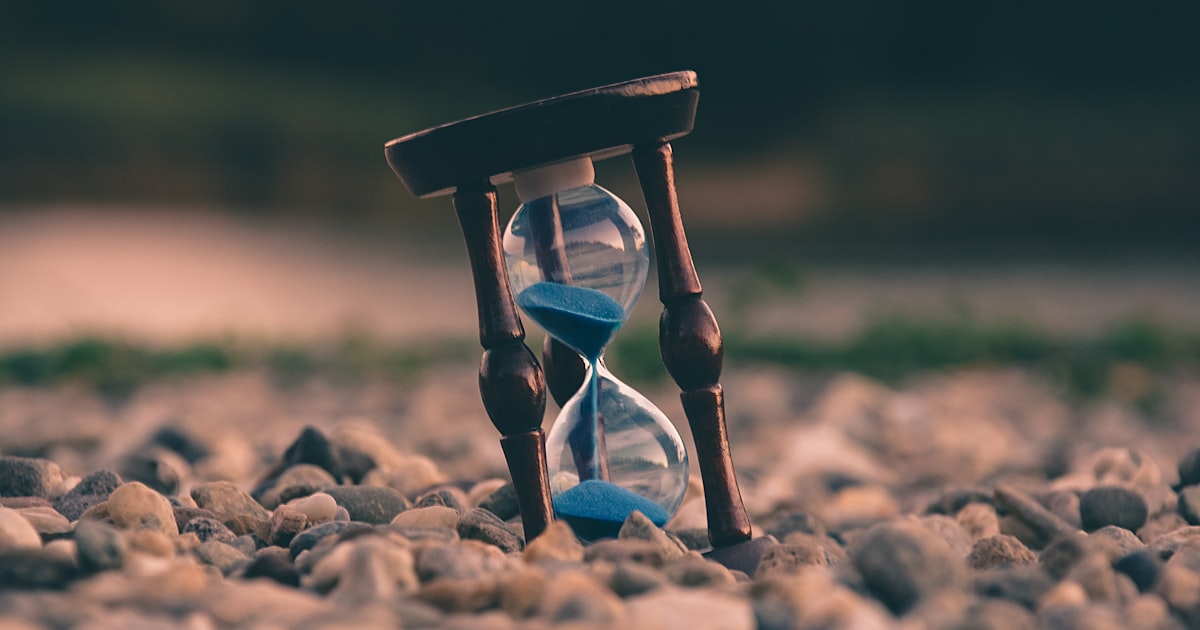 Algorithm sunset timer showing deprecation status indicators for RSA, ECDSA, AES-128, and other cryptographic algorithms
